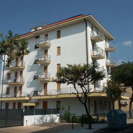 Condominio Michelangelo-Solo Per Famiglie- Walterigato Apartments Lido di Jesolo Kültér fotó