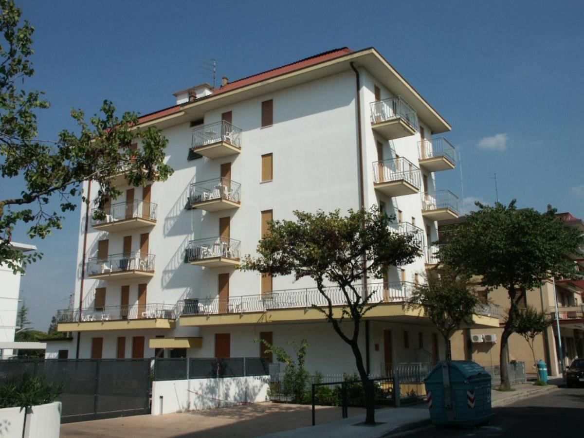 Condominio Michelangelo-Solo Per Famiglie- Walterigato Apartments Lido di Jesolo Kültér fotó